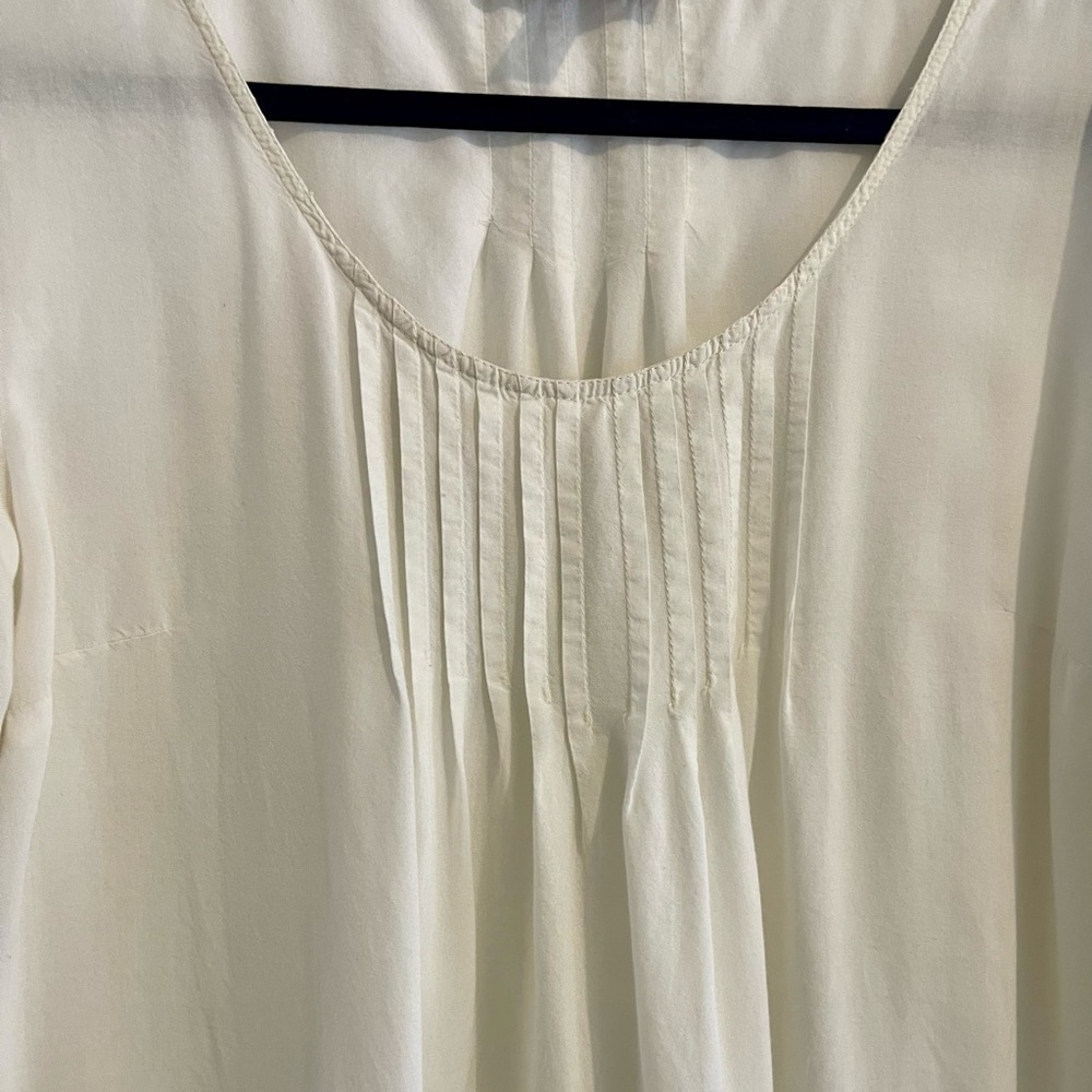 🍀 Elegant White Blouse with Lace Details 🍀 - Picture 11 of 11